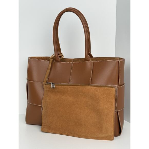 Bottega Veneta Nappa Maxi Intrecciato Men’s Arco Tote in Wood - Picture 15 of 16